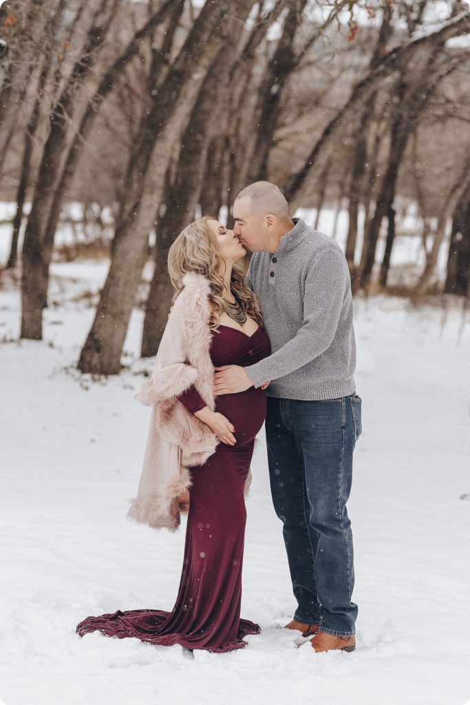 winter maternity session in the snow with Beka Price Photography