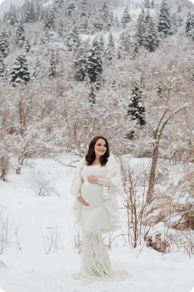 maternity photos in the snow in Utah with Beka Price Photography