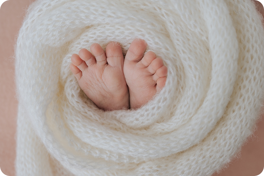 newborn session focusing on baby toes photographed by Beka Price Photography 