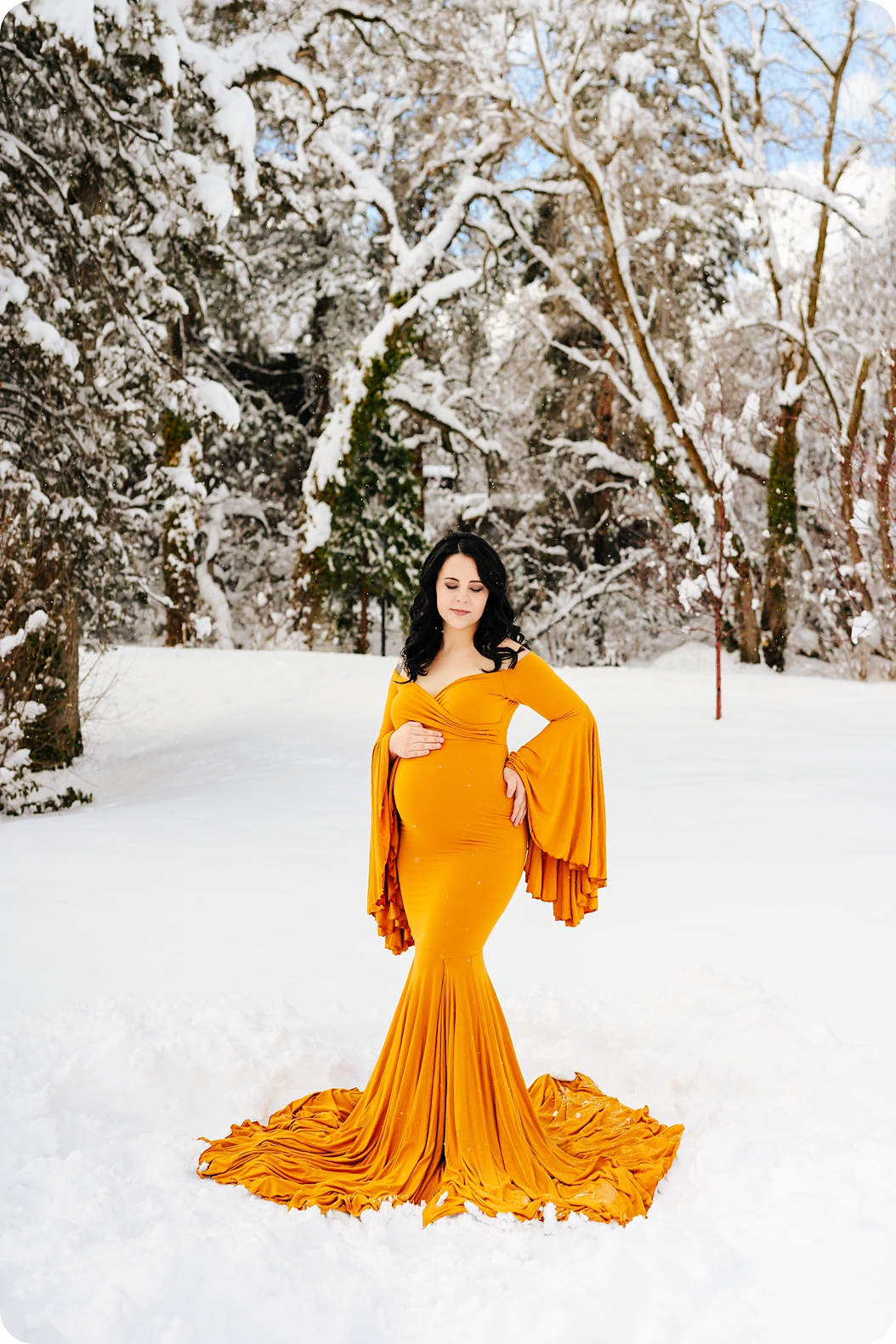 Winter Maternity Portraits in the Snow | {Beka Price Photography | Salt Lake City Maternity Photographer}