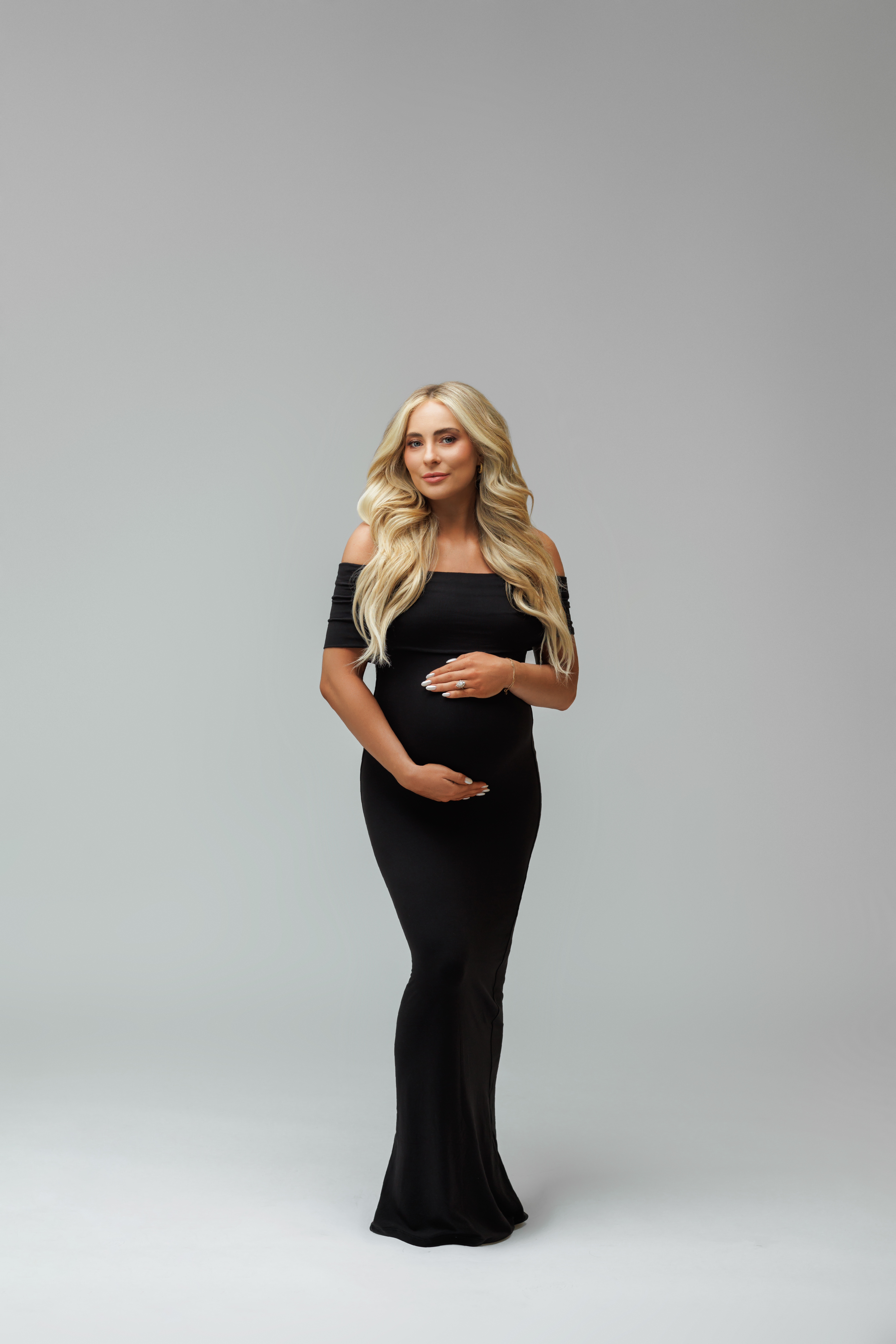 Mykayla Skinner maternity photoshoot with Beka Price Photography